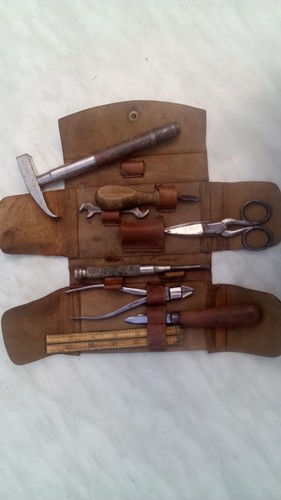 Anciennes trousse outils - à,