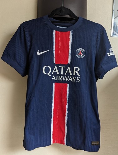 Maillot porté dédicacé - et,