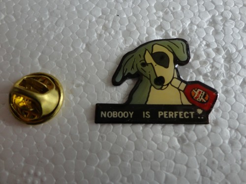 Pin badge chien dog - pin's,