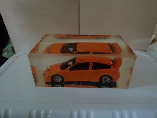 Voiture miniature orange - , en