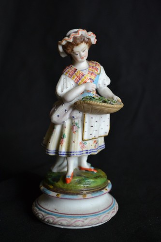 Statuette biscuit peint - statuette,