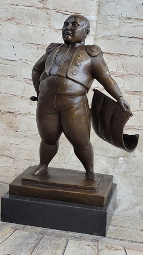 Statue sculpture - 13"x8",