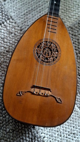 Ancienne gitarre laute - ancienne,