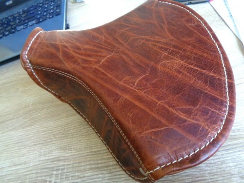 Dessus selle neuf cuir - de, en