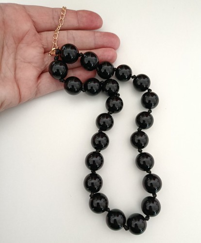Neuf collier ras de - de, cou