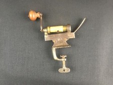 Très ancienne sertisseuse à