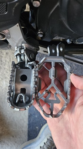 Reposes pieds akrapovic kle - reposes,