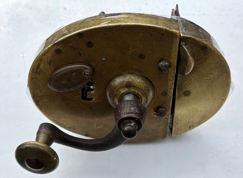Serrure ancienne ovale - , en