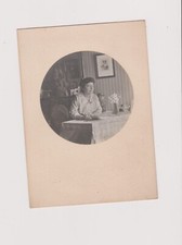 Snapshot femme dans un salon