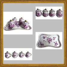 4 pots a crème sur plateau en porcelaine, décor de fleurs  -camaïeu rose et doré