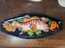 Plat en céramique de Vallauris à décor de poissons et crustacé
