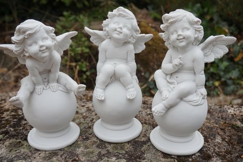 A330946 figurine statuette - figurine,