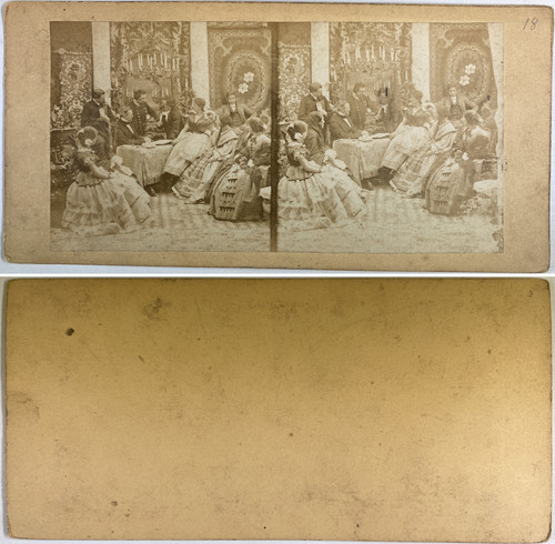 Hommes femmes discutant - et,