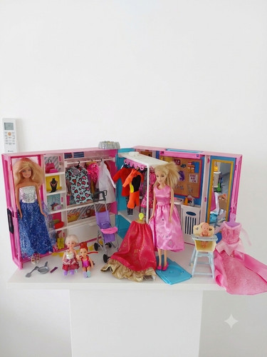 Grand lot barbie - -, dressing