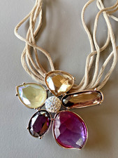 Swarovski collier Pendentif héritage fleur cristal signé, lien cordelettes soie