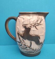 Beau pichet cerf en relief