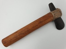 Hache pierre polie granite