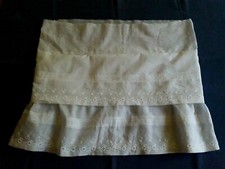 DRG06/ ANCIEN FOND DE JUPON batiste brodé & plis religieuse h39 x larg97cm 