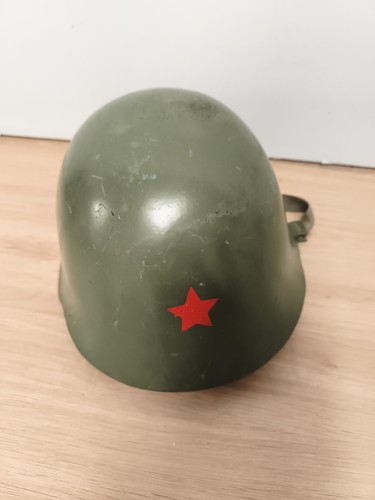 Casque militaire ancien vert