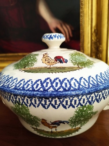 Rare soupière ancienne - , ou