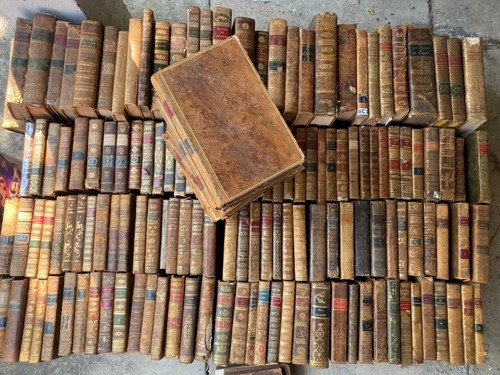 Bibliothèque ancienne 280