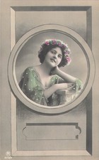 CP MEDALLION WOMEN ELEGANT CROWN FLOWERS RPH - 39153