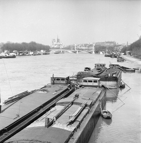 Paris 1951 péniches - c.,