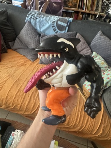 Figurine vintage street - street, sharks