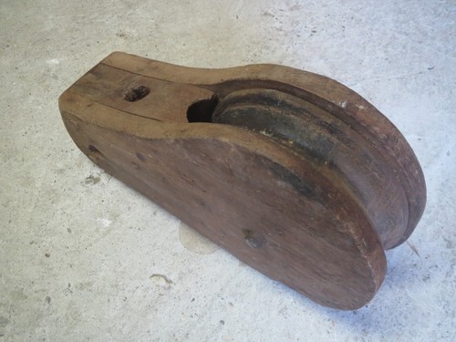 Ancienne roue bois palan - ancienne,