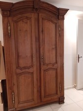 Armoire en chêne à montants droits moulurés