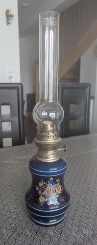 Une lampe huile - une, dite