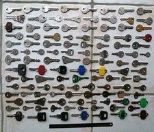 C5T3 - lot 116 clés anciennes