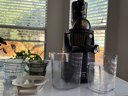 Kuvings cold press slow juicer - press,