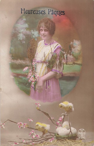 Paques medaillon femme - cp,