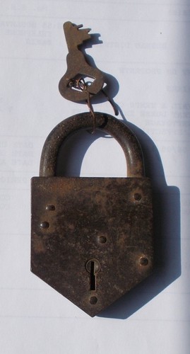 Ancien cadenas avec clé - ancien,
