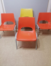 Ancienne chaises d écoliers