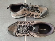 * Chaussures de randonnée