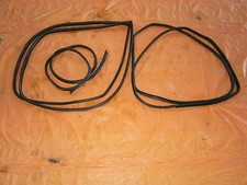 FORD FIESTA V > 2008 FRONT DOOR GASKETS DX