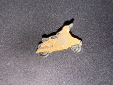 (V10) PINS BADGE ENAMEL VINTAGE COLLECTION MOTORCYCLE SCOOTER VESPA PIAGGIO ROSE