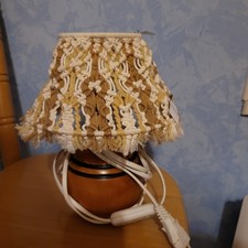 Lampe en bois et abat-jour