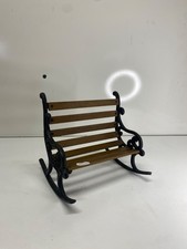 Petit banc pour décoration en fonte et en bois en bonne état genre rocking-chair