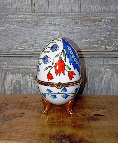 Vintage oeuf sur pieds - sur,