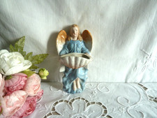 Ancien bénitier ange faience