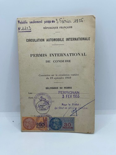 Vieux papier fiscaux sur - vieux,