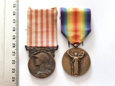 LOT 2 MEDAILLES DECORATIONS