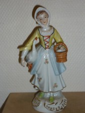 FIGURINE PORCELAINE CDC ROKOKO JEUNE FILLE AVEC SON OIE ET SON PANIER 20 CM