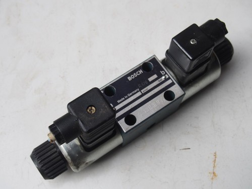 Distributeur hydraulique - a),