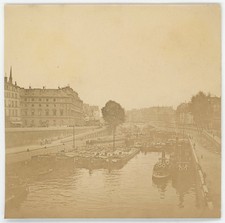 Paris. Péniches sur la Seine