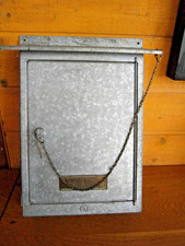 Ancienne boite aux lettres de porte en tôle galvanisée