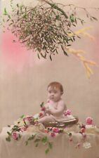 CP BABY IN WICKER SURROUNDS ROSES FLOWERS UNDER MISTLETOE - 41422
